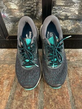 Brooks Women's Gray and Teal Athletic Running Shoes